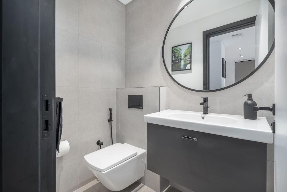 Opulent In Business Bay - Burj Views From Infinity Pool&jacuzzi Apartment Dubai