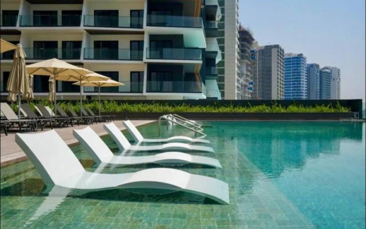 Water Front Apartment, Burj Khalifa Views *