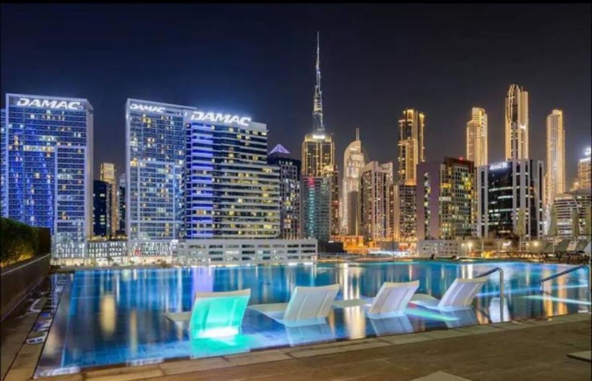 Opulent In Business Bay - Burj Views From Infinity Pool&jacuzzi Apartment Dubai