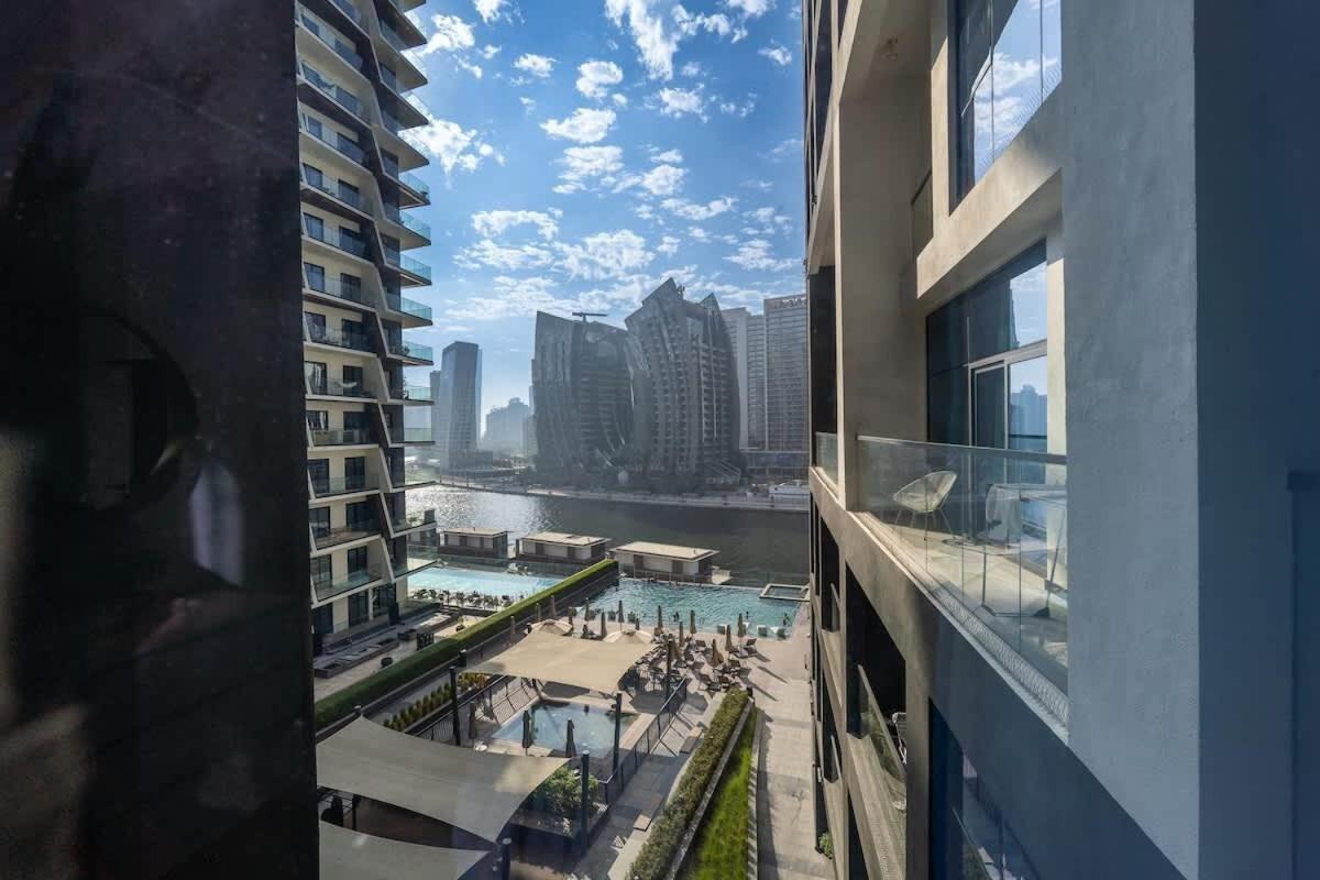 Water Front Apartment, Burj Khalifa Views *