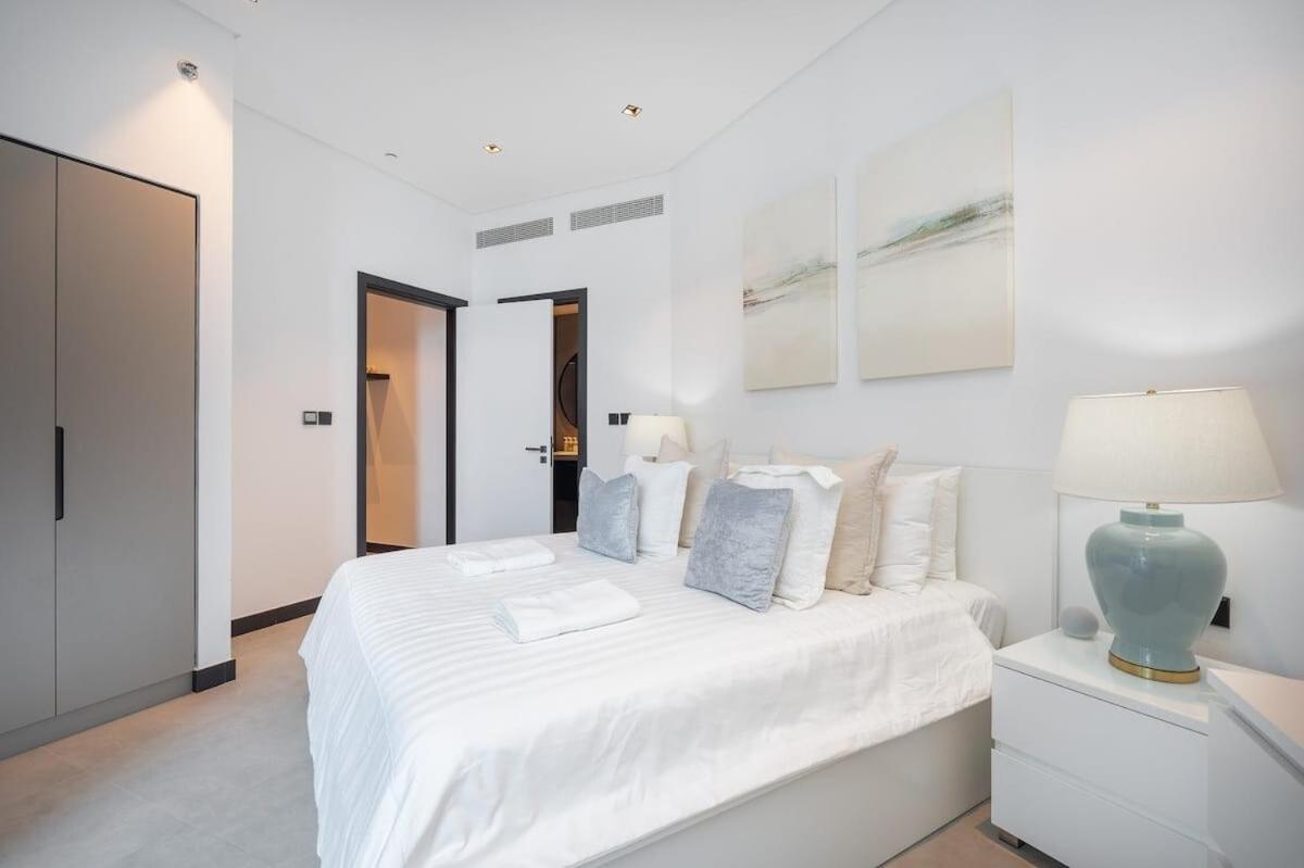 Opulent In Business Bay - Burj Views From Infinity Pool&jacuzzi Apartment Dubai