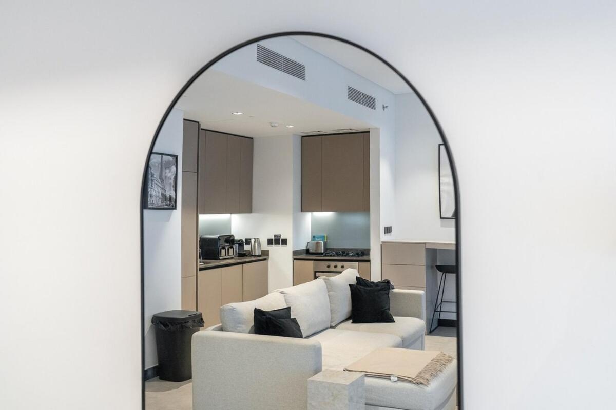 Water Front Apartment, Burj Khalifa Views *